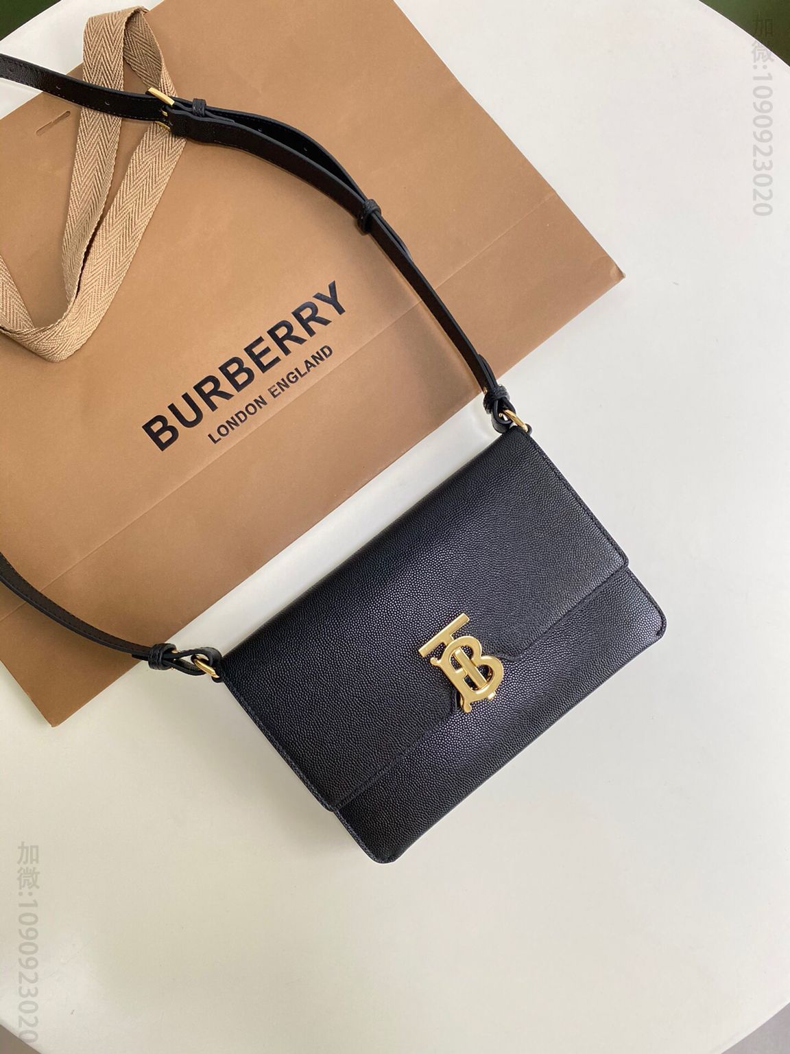 Burberry巴宝莉2023最新TB系列风琴信封包