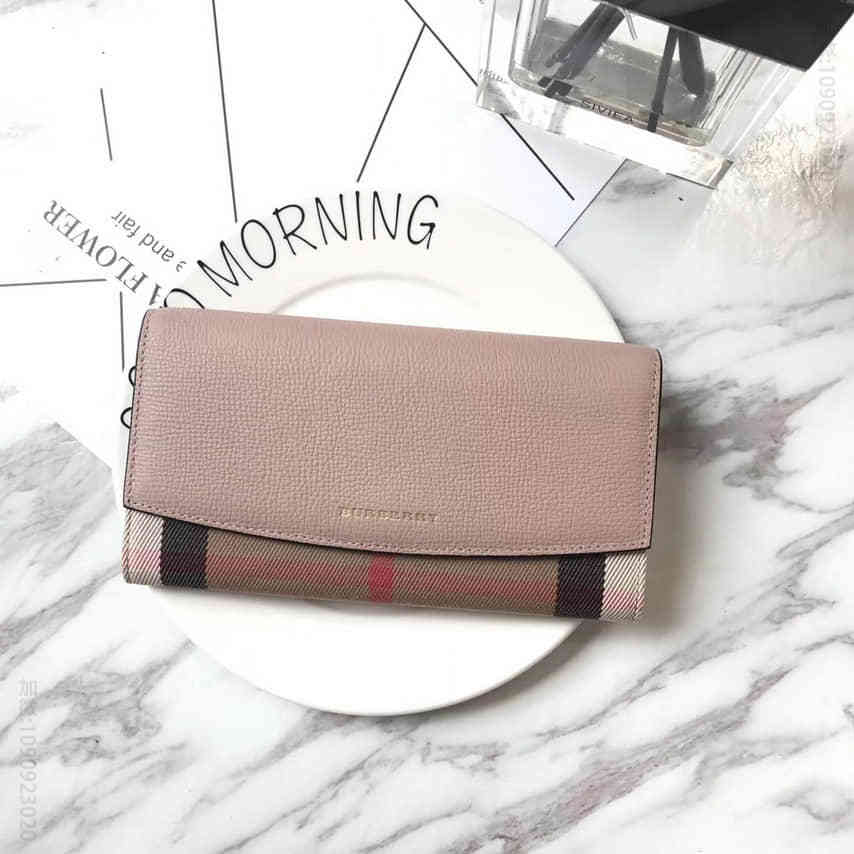巴宝莉（Burberry）Banner手袋系列钱包