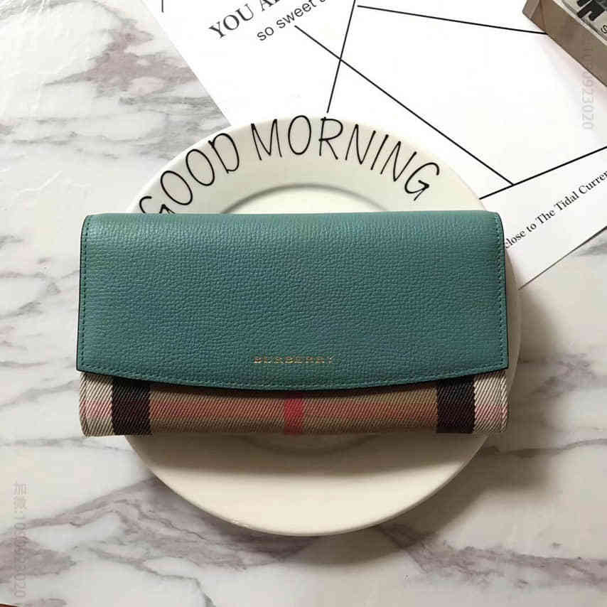 巴宝莉（Burberry）Banner手袋系列钱包