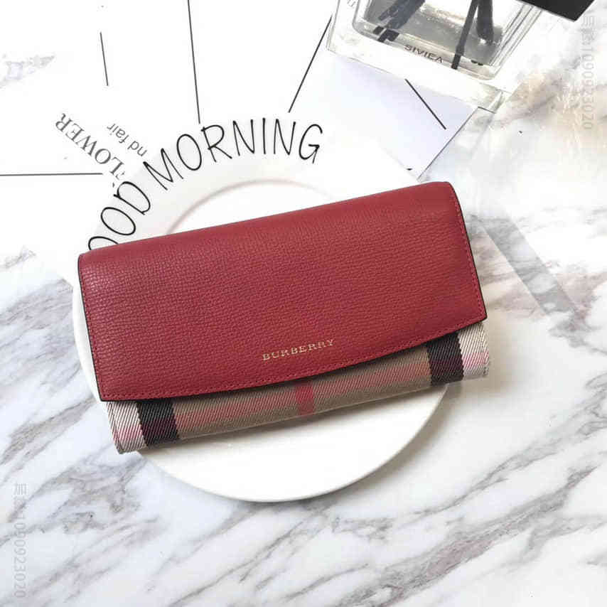 巴宝莉（Burberry）Banner手袋系列钱包