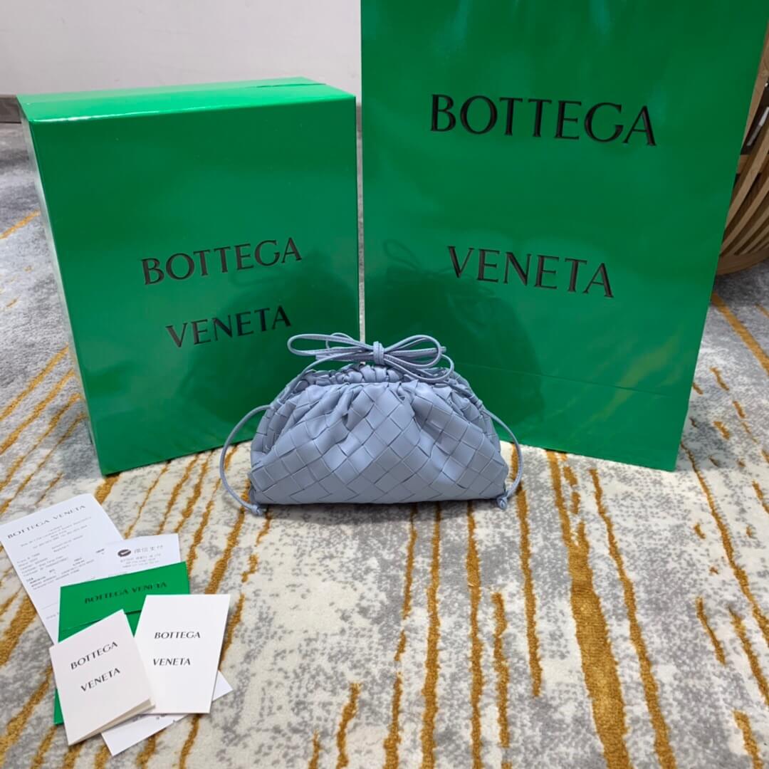 BottegaVeneta BV The Mini Pouch 编织云朵包斜跨 585852冰蓝