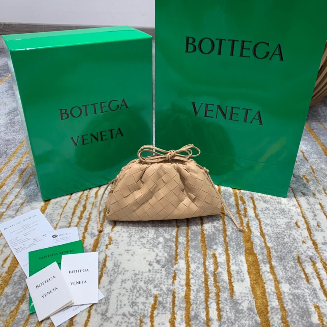 BottegaVeneta BV The Mini Pouch 编织云朵包斜跨 585852奶茶色
