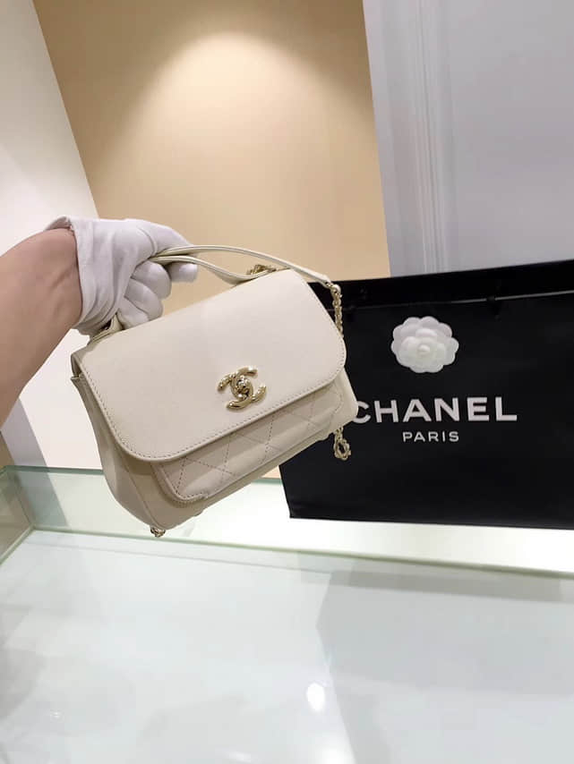香奈儿2017年春季款Chanel邮差包 米白色
