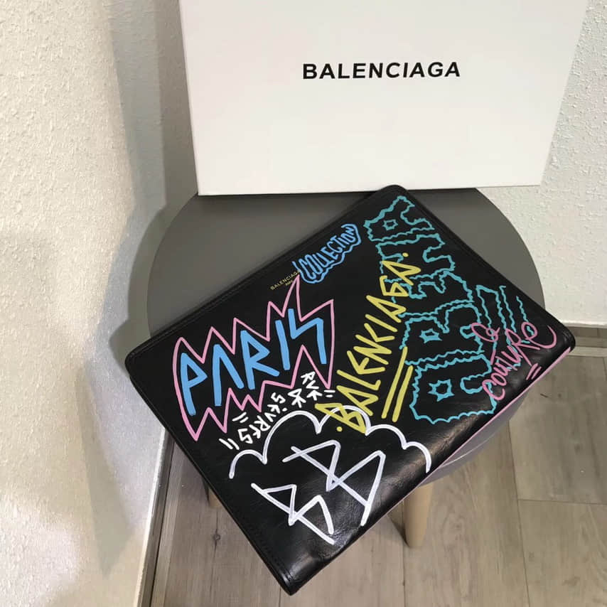 Balenciaga/巴黎世家 新款 字母涂鸦拉链手包