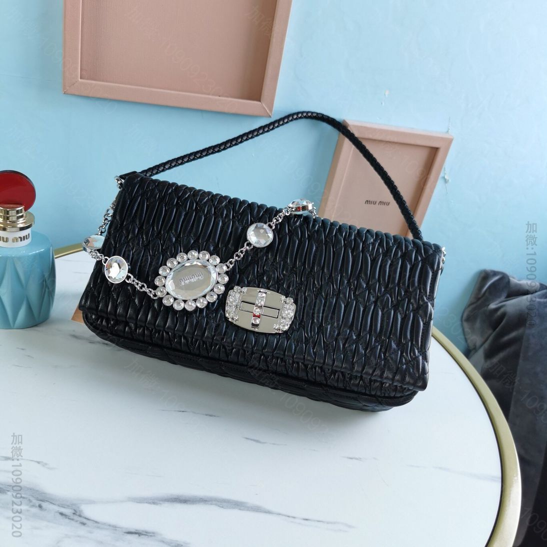 MIUMIU缪缪全新升级版水晶钻链Cloquet层叠珠光羊皮链条包5BD23...