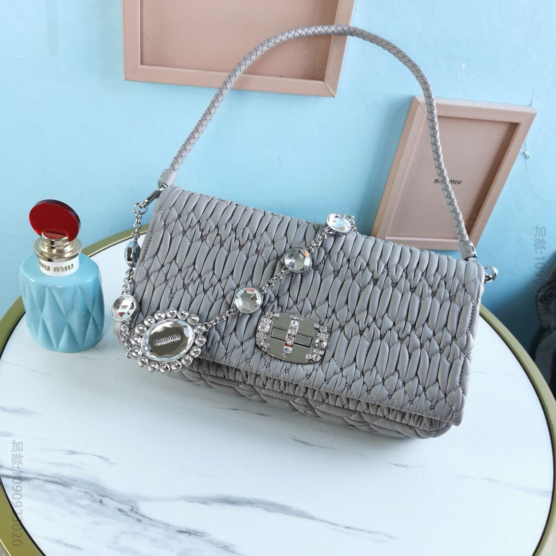 MIUMIU缪缪全新升级版水晶钻链Cloquet层叠珠光羊皮链条包5BD23...
