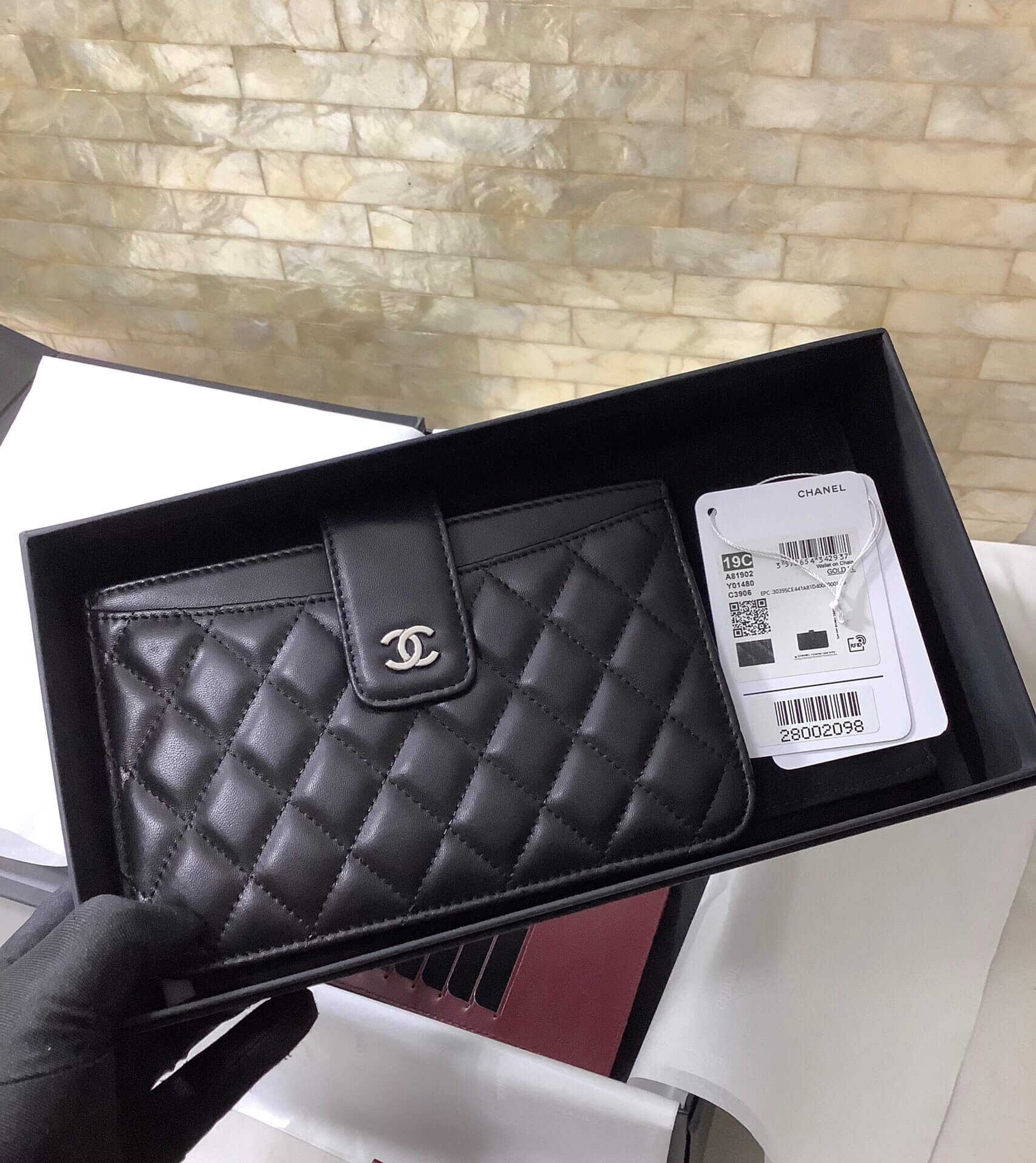 Chanel香奈儿 长款零钱包手机包卡包 A81902羊皮银扣