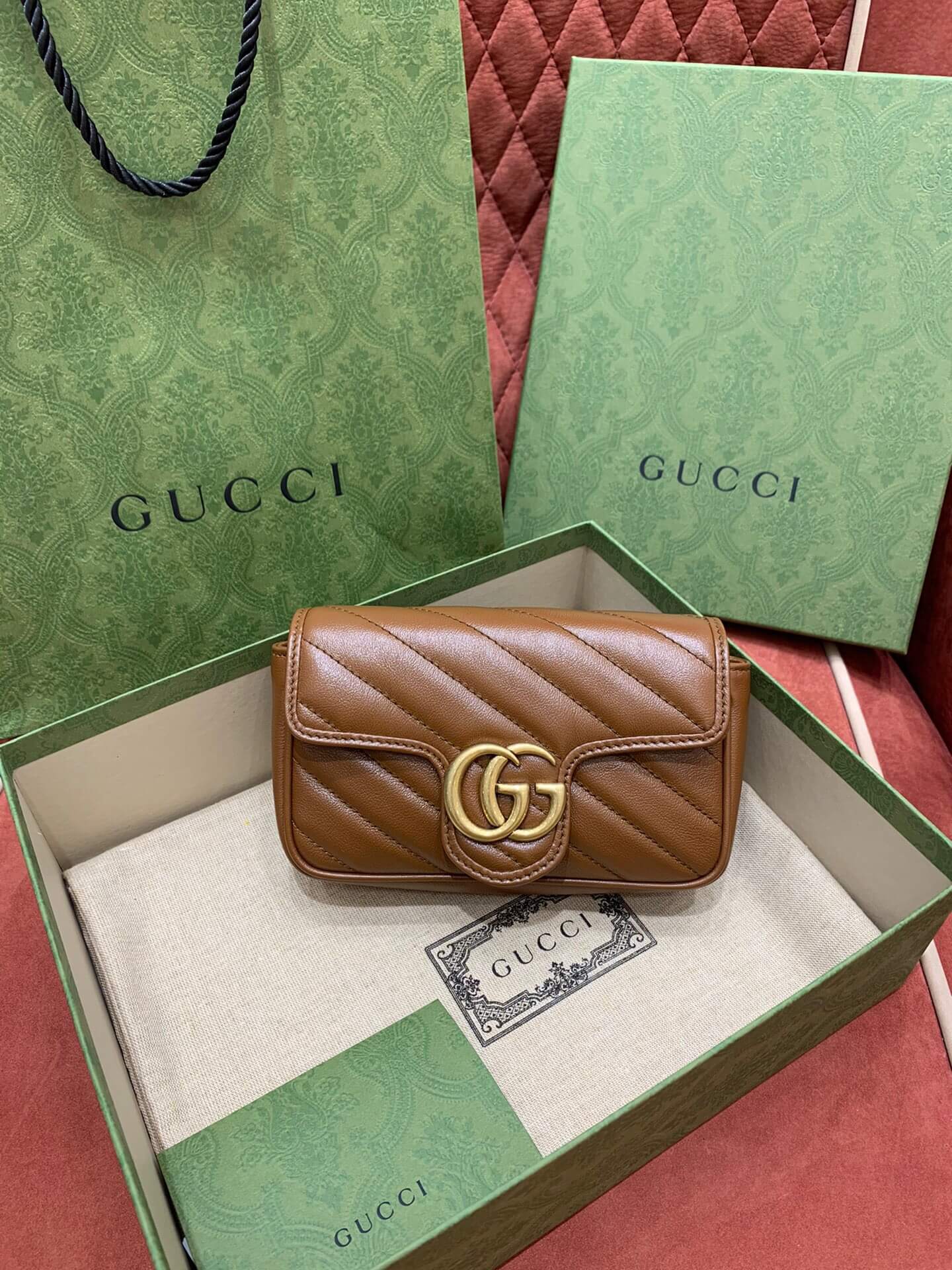 Gucci GG Marmont系列绗缝超迷你链条包 476433 0OLF...