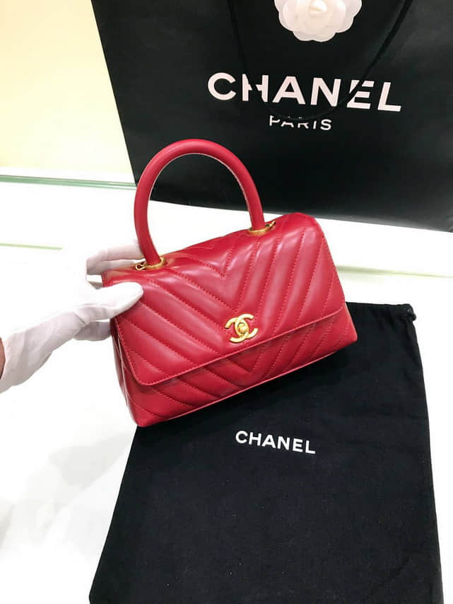 Chanel coco handle17年秋冬款红色复古小牛皮V纹手提包