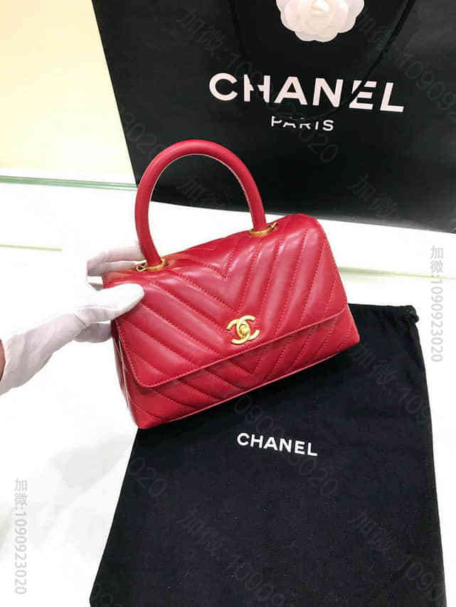 Chanel coco handle17年秋冬款红色复古小牛皮V纹手提包