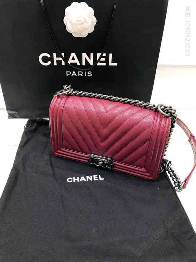 香奈儿（Chanel）Boy中号小球纹大V格