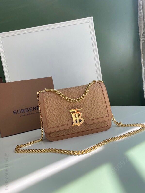 Burberry巴宝莉绗缝专属标识羔羊皮TB专属标识锁扣包