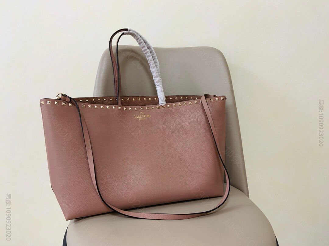 Valentino华伦天奴Garavani Rockstud 小牛皮购物袋0...