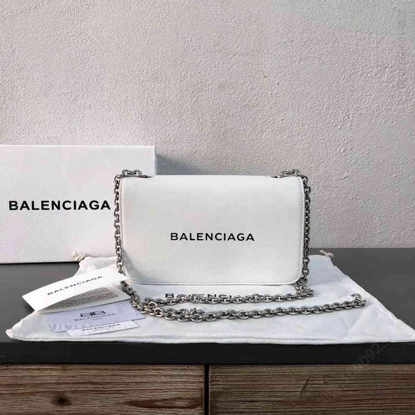 Balenciaga巴黎世家女士LOGO字母链条单肩斜挎包 92234