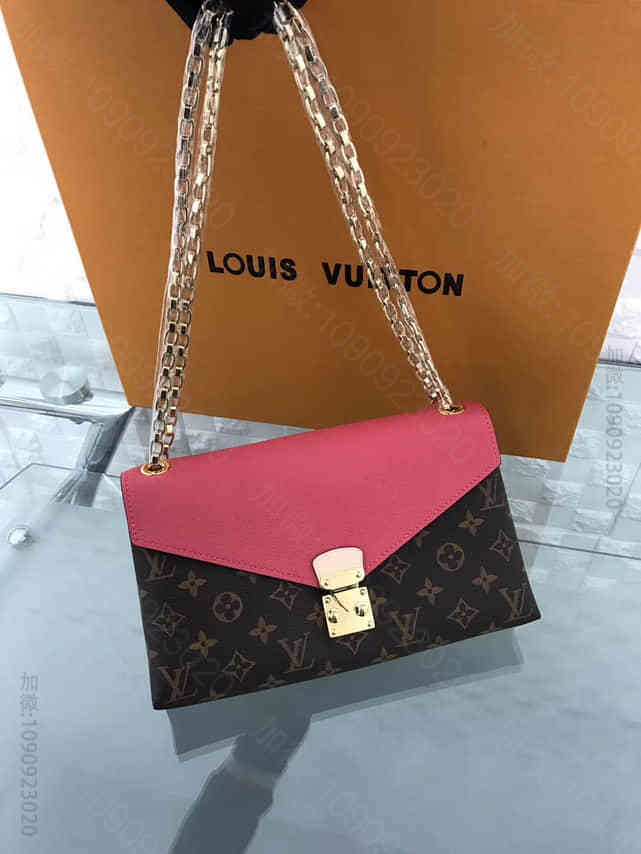路易威登LV Monogram涂层帆布和小牛皮Pallas Chain链条包...