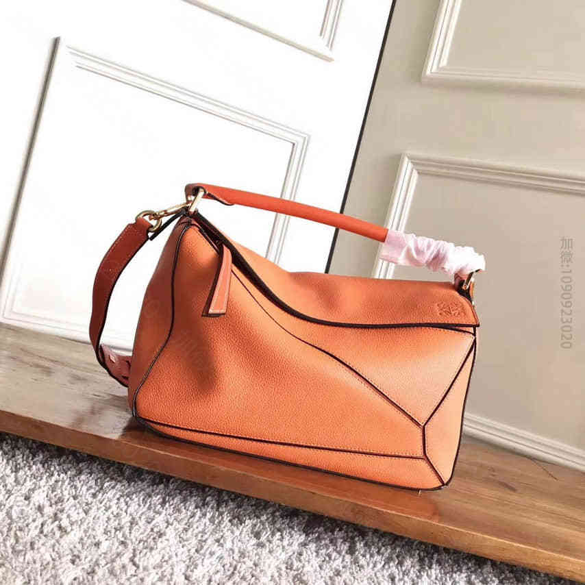 LOEWE PUZZLE 中号几何包 外缝多功能女包荔枝皮 橘色