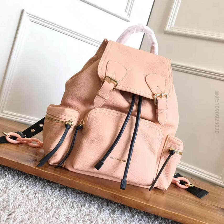 Burberry博柏利专柜最新The Rucksack全皮军旅背包