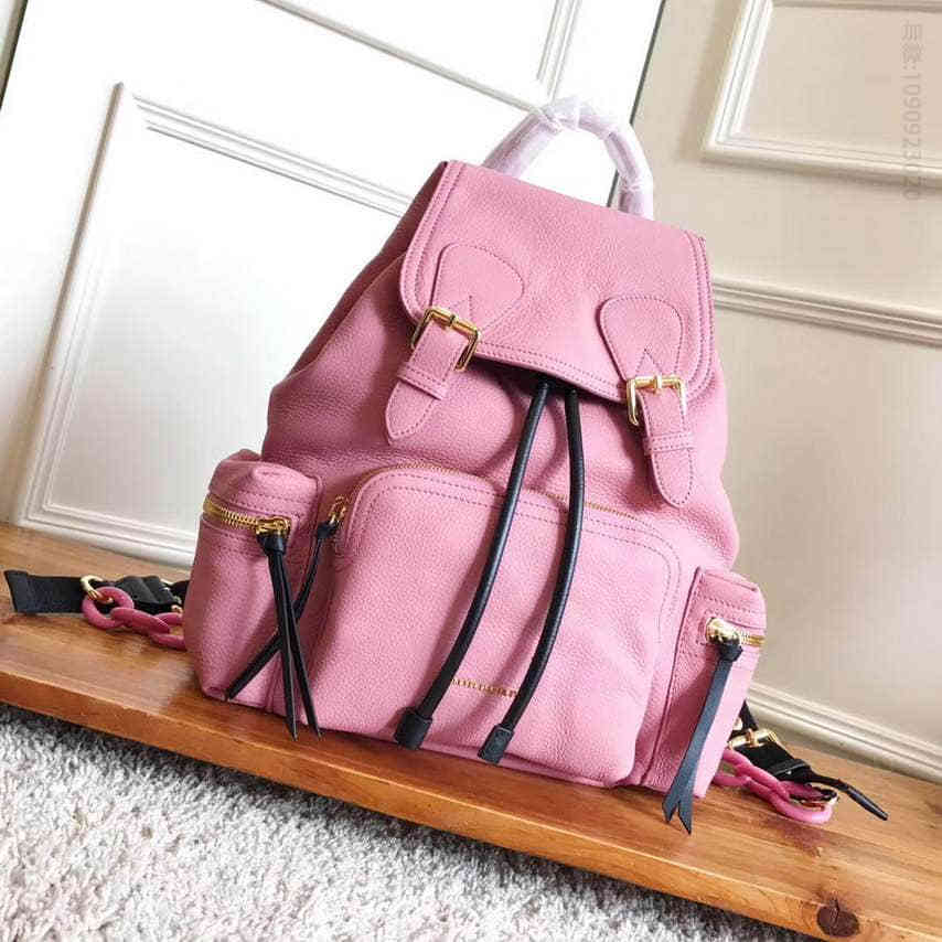 Burberry博柏利专柜最新The Rucksack全皮军旅背包