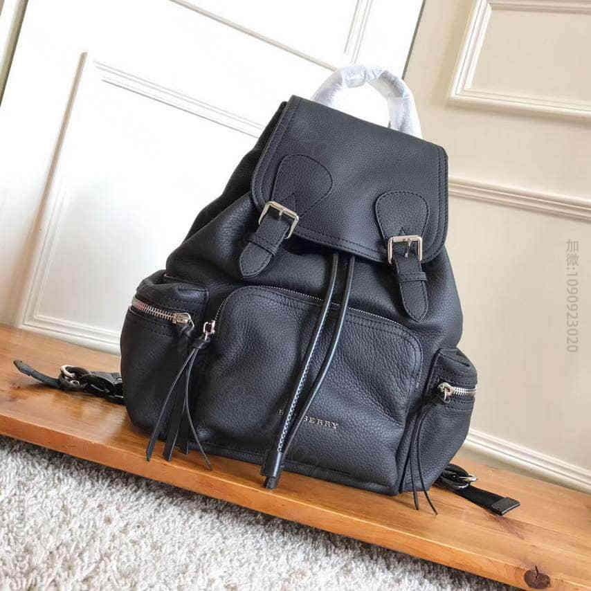 Burberry博柏利专柜最新The Rucksack全皮军旅背包