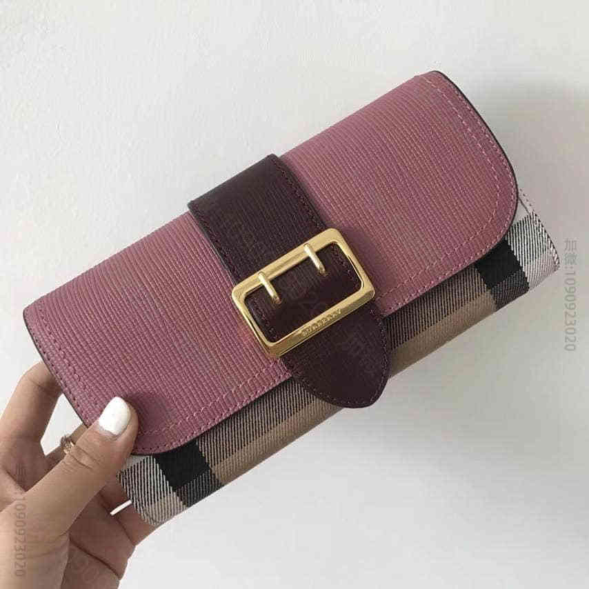Burberry博柏利专柜最新系列The Buckle风衣搭扣手掌纹小牛皮钱...