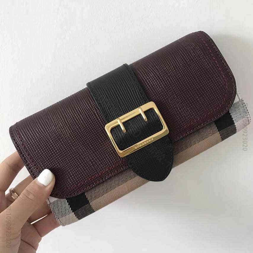 Burberry博柏利专柜最新系列The Buckle风衣搭扣手掌纹小牛皮钱...