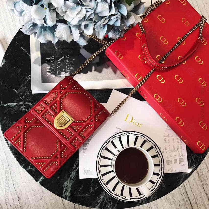 DIOR/迪奥 18秋冬限量新款女士红色铆钉链条手机包单肩斜挎包
