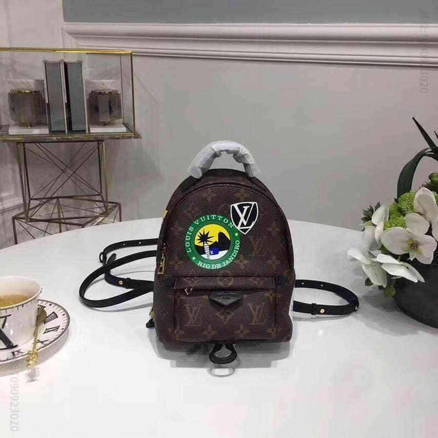LV/路易威登限量新款徽章系列老花mini双肩背包书女包