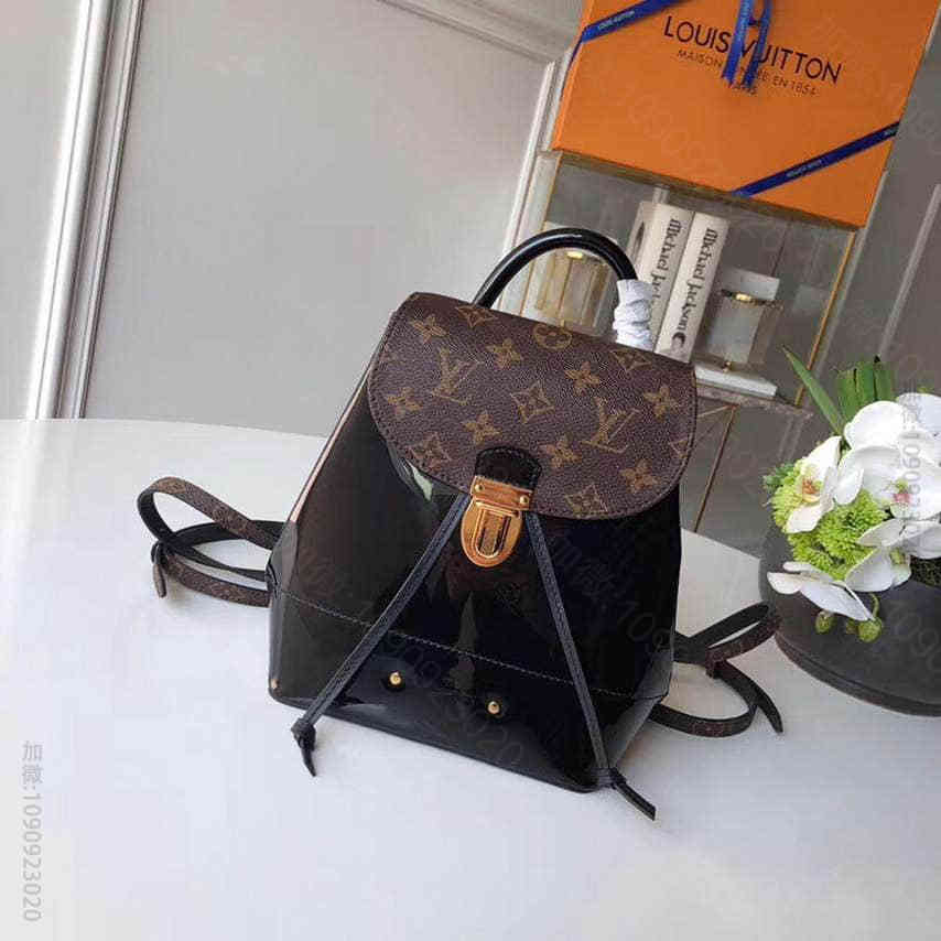 Louis Vuitton路易威登 HOT SPRINGS双肩包 M5354...