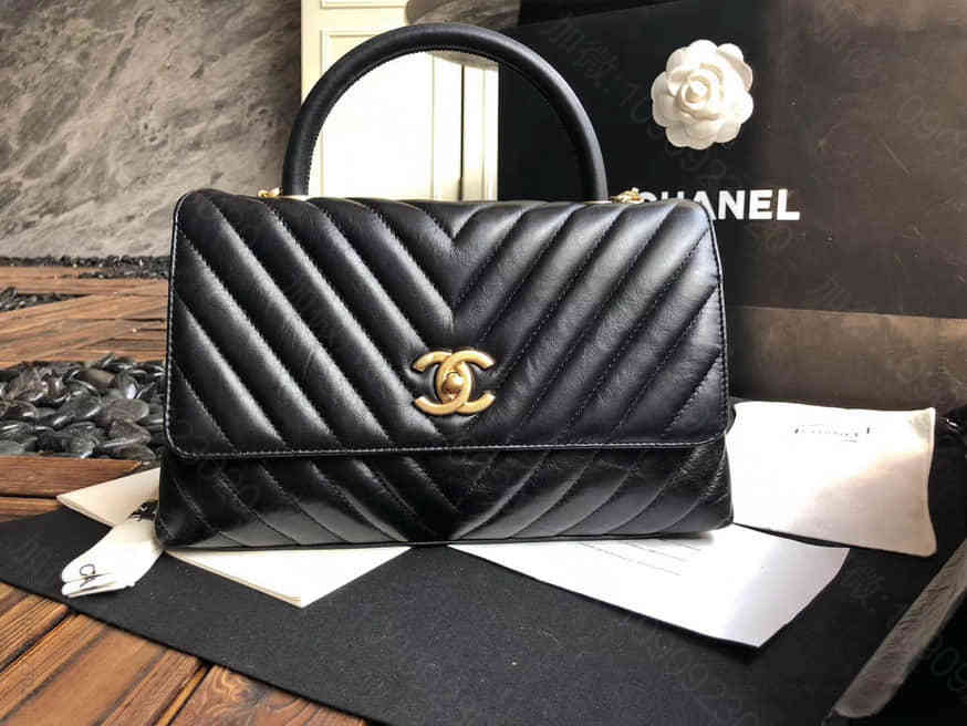 CHANEL/香奈儿 翻盖油蜡皮V型纹金沙扣手提包单肩斜挎包黑色女包