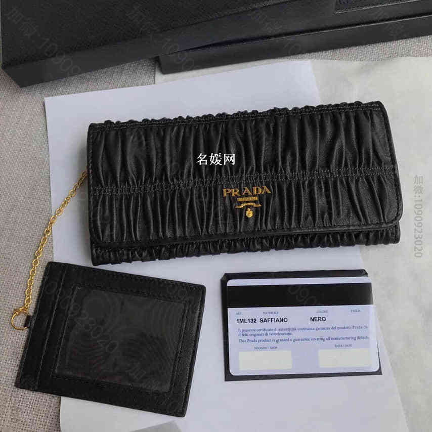普拉达/PRADA 175代工进口羊皮 女士翻盖皮夹1MH132黑色