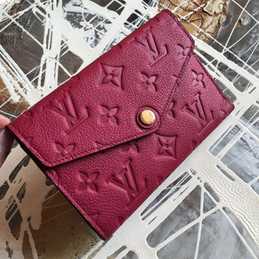 路易威登Louis Vuitton LV女士Curieuse 短款钱夹 紫红色 M60568 原单包包厂家