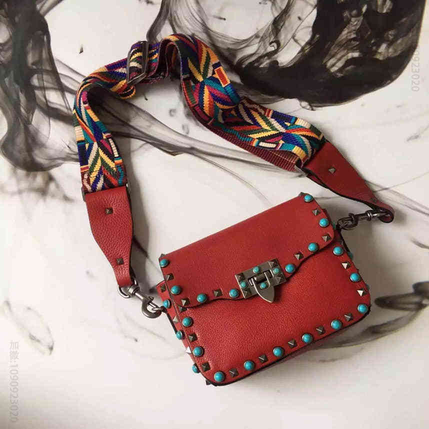 Valentino Rockstud 天空蓝宝石钉 横款专柜单肩女包小号 valentino包包贵不贵
