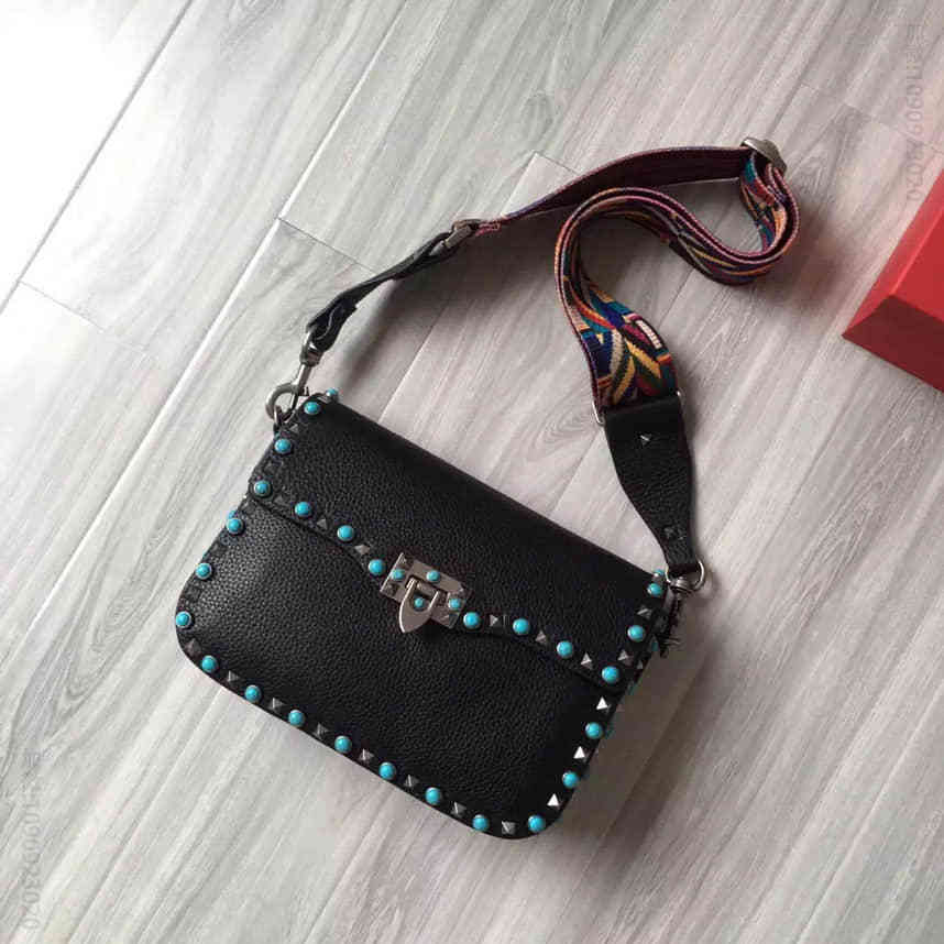 Valentino Rockstud 天空蓝宝石钉 横款专柜单肩女包大号 valentino包包街拍