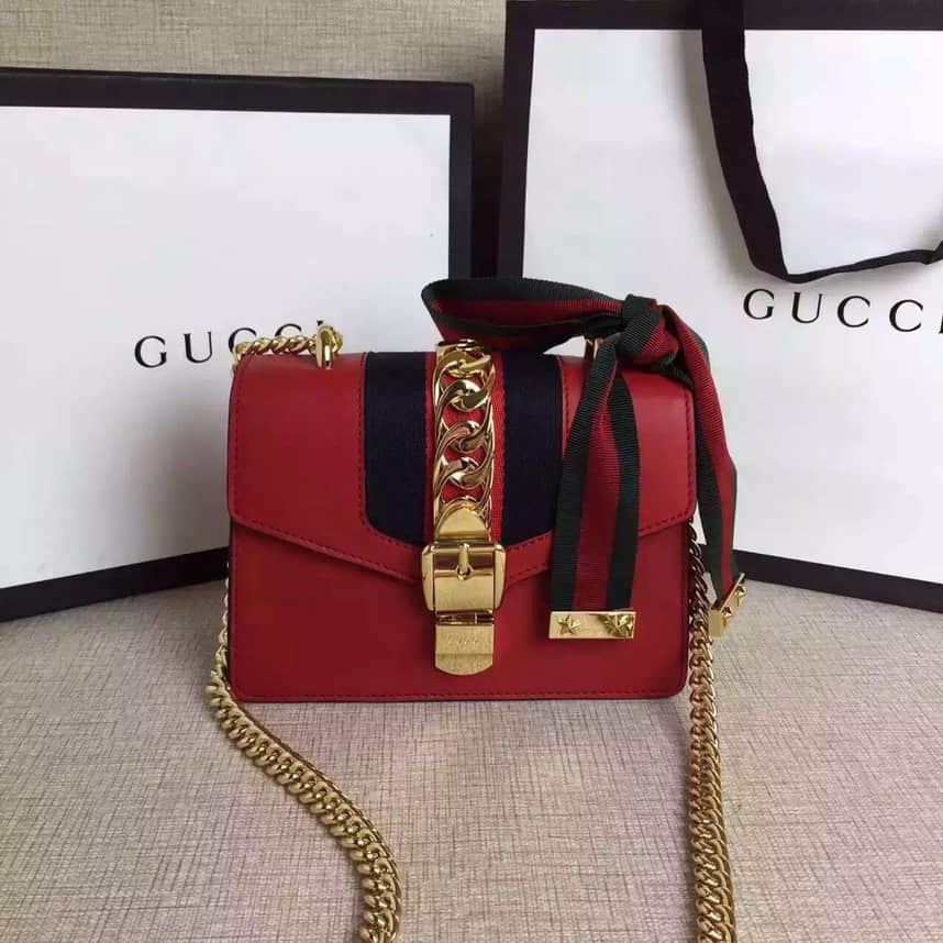 Gucci 古驰奢品女包 单肩包 Sylvie 缎带包 真皮迷你链条手袋 款号:431666 高仿包包质量 
