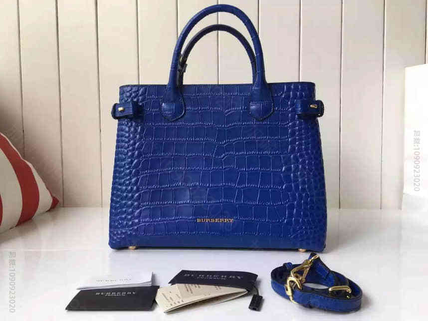 H39621_精品巴宝莉手提女包 Burberry 39621831 2016最新鳄鱼纹Banner托特包 一比一包包质量好吗