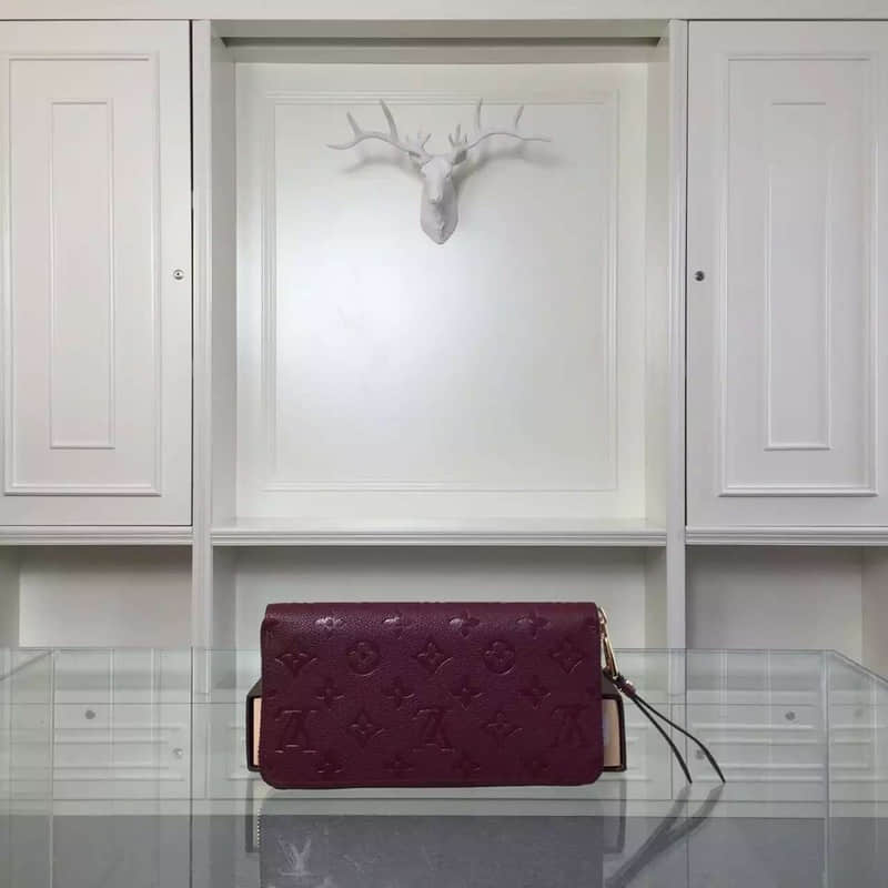 Louis Vuitton LV60171 品牌标志压花 牛皮内衬 红色 复刻包包有标么