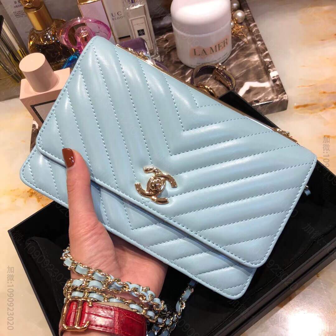 香奈儿(Chanel) 88633 V纹小羊皮链条包斜跨包