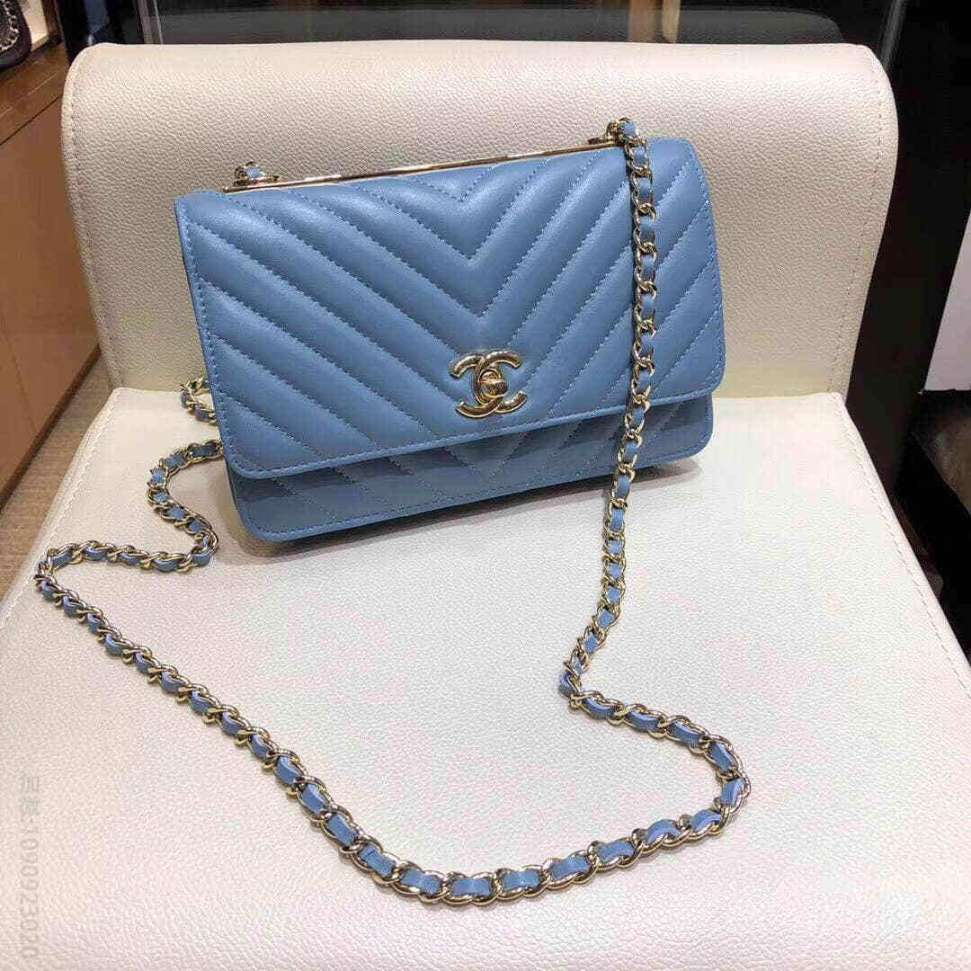 香奈儿(Chanel) 88633 V纹小羊皮链条包斜跨包