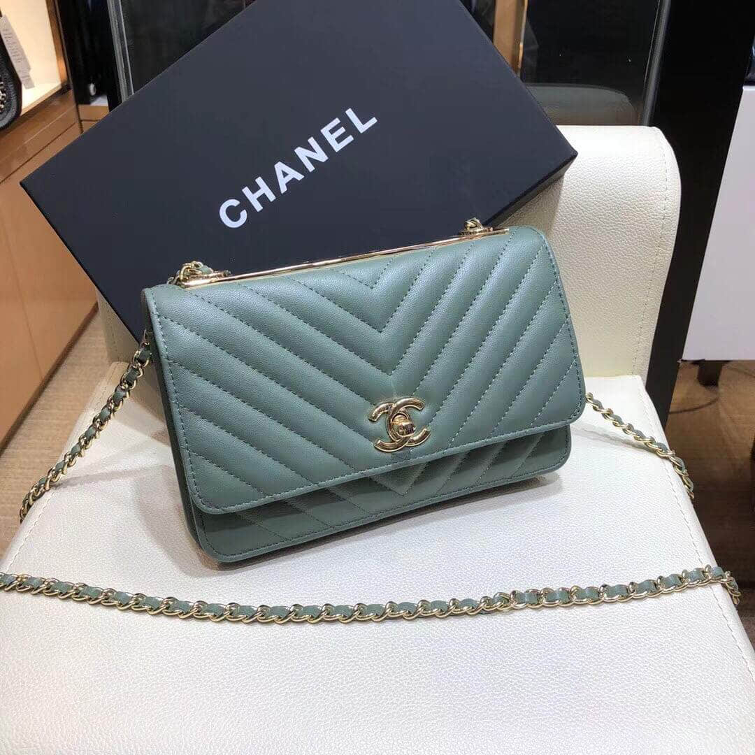香奈儿(Chanel) 88633 V纹小羊皮链条包斜跨包