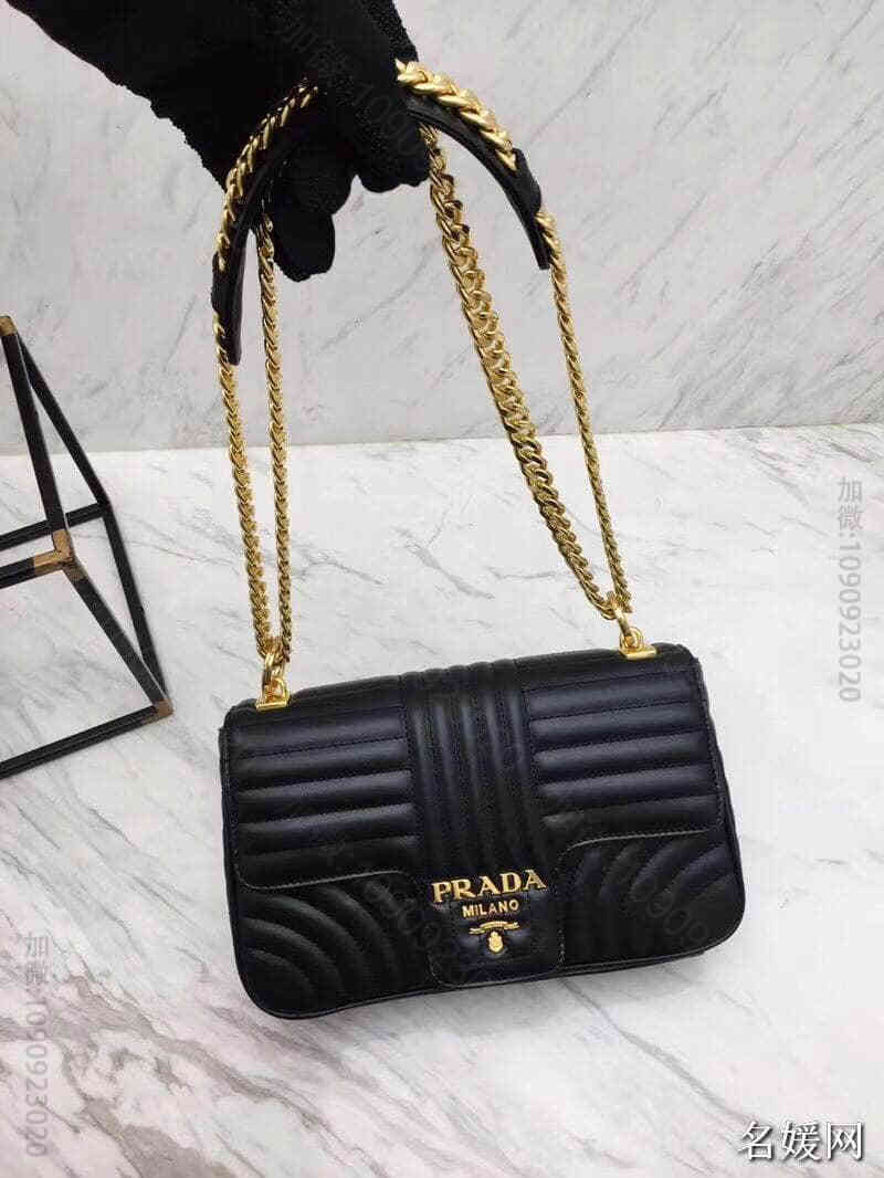 PRADA/普拉达 18新款 进口牛皮纳帕 翻盖磁扣链条包单肩斜挎包1BD1...