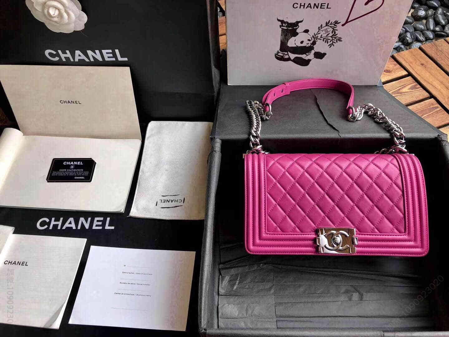 高仿香奈儿女士斜跨包 香奈儿斜跨包 香奈儿/Chanel 18新款 正品尾皮 桃红小羊皮亮银扣boy女包 67086 香奈儿女包 