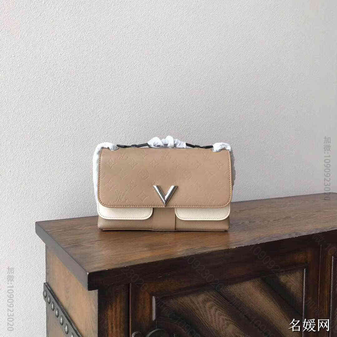 LV/路易威登 18新款V字标志Very Chain手袋肩背斜挎包 M442...