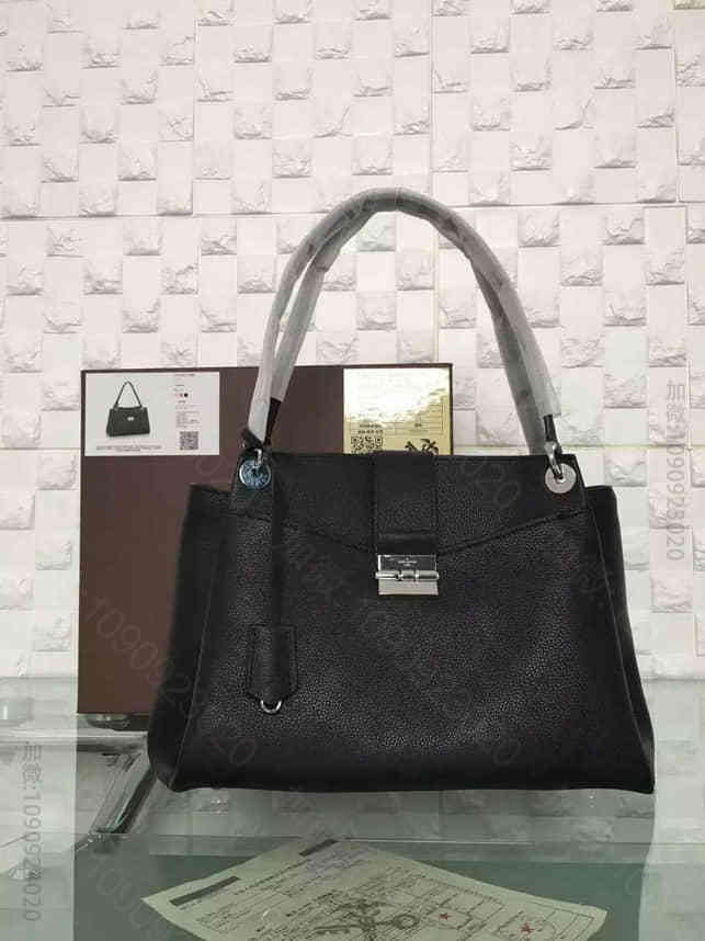 LV M41788官网同步SEVRES黑色激光穿孔原版皮单肩购物袋