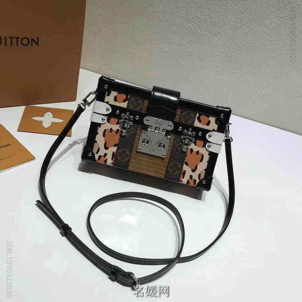 LV/路易威登 18ss新款 豹纹印花Petite Malle手袋 M51480