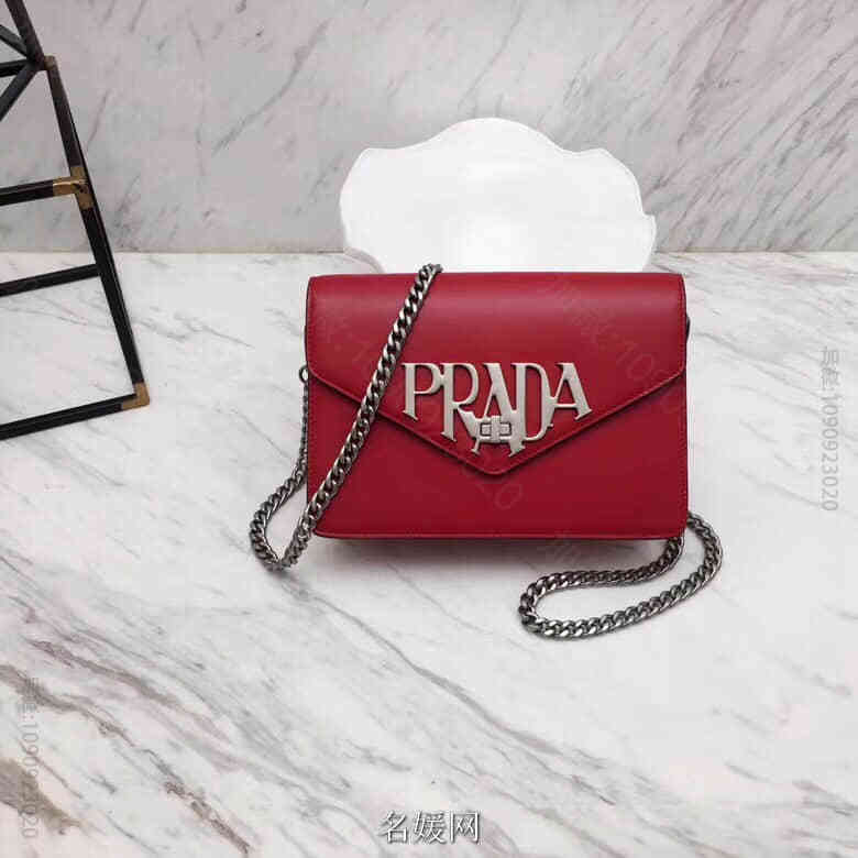 PRADA/普拉达 18ss新款 logo五金装饰 信封链条包 1BD097