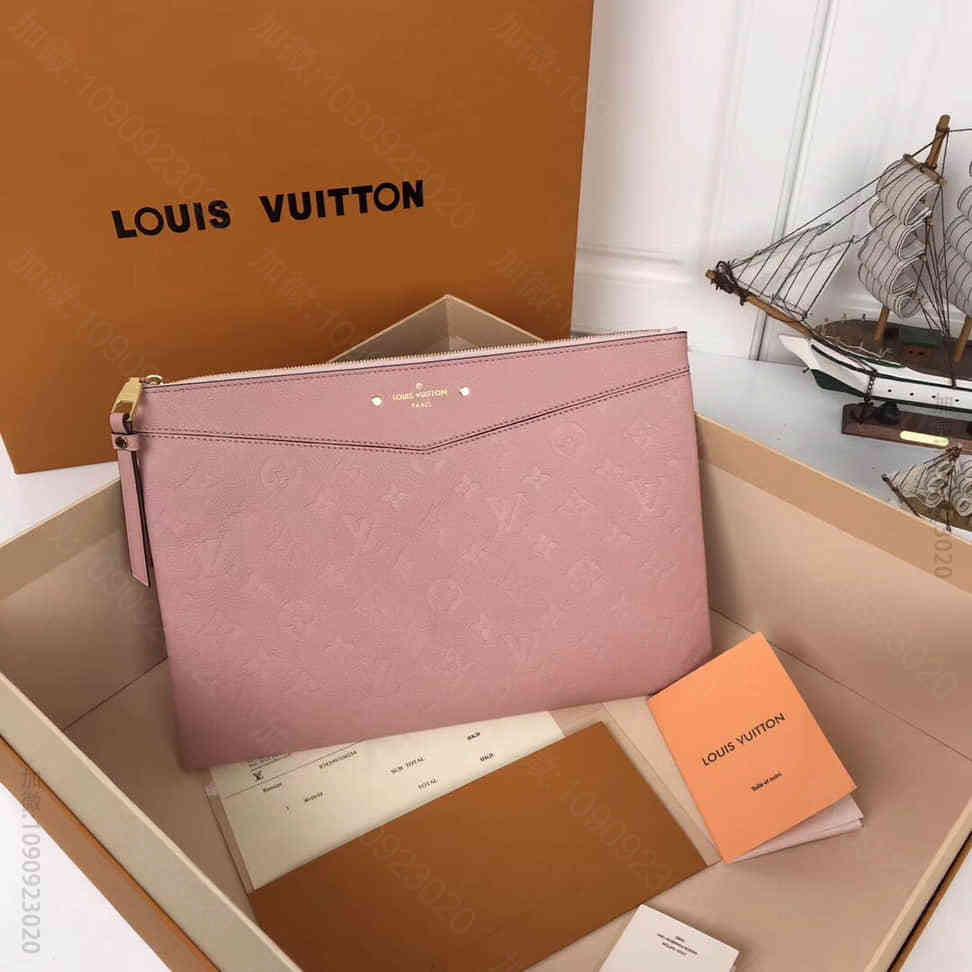 LV/路易威登 18新款牛皮压纹Daily手袋手拿包M62938