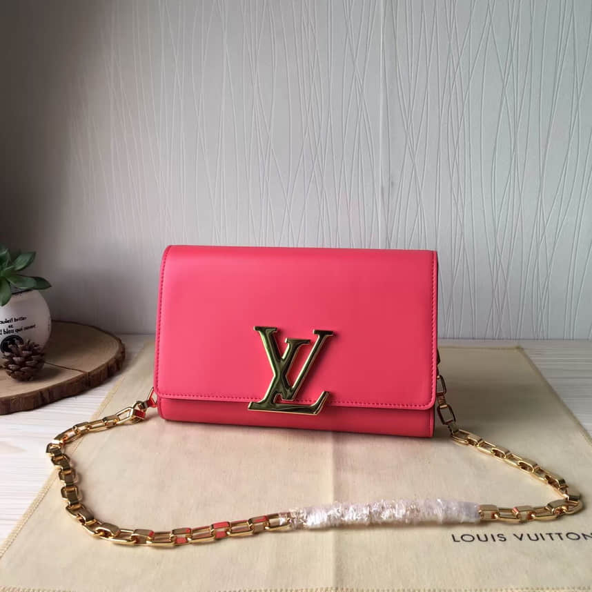 【原单】Louis Vuitton LV94335 手拿链条两用包 荔枝粉