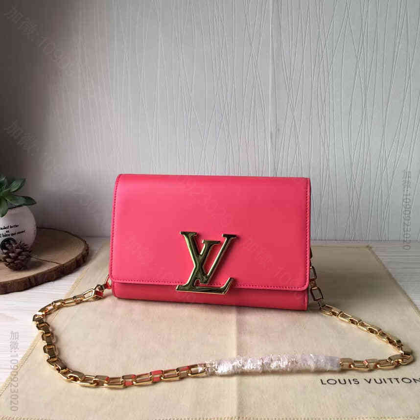 【原单】Louis Vuitton LV94335 手拿链条两用包 荔枝粉