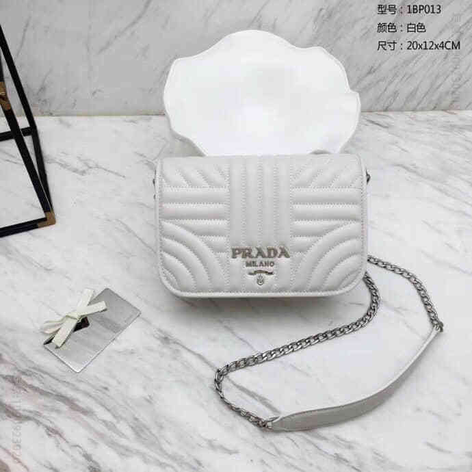 普拉达/Prada 18新款 Diagramme 小羊皮翻盖包1BP013