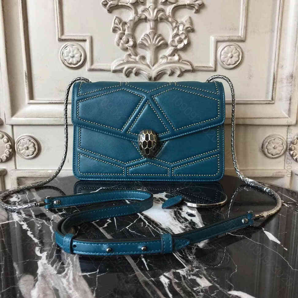 BVLGARI 新款Serpenti Forever系列 衍缝饰钉网格图案翻...